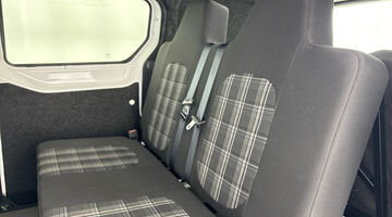 2025 Volkswagen Pro 79kWh Commerce Plus Auto 5-door (White) - Image: 29