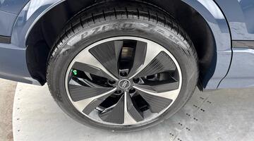 2026 Audi Q6 SUV Black Edition e-tron quattro 315,00 kW (Blue) - Image: 27