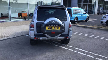 2016 Mitsubishi DI-DC Barbarian Auto 4WD Euro 6 3-door SWB (Silver) - Image: 18