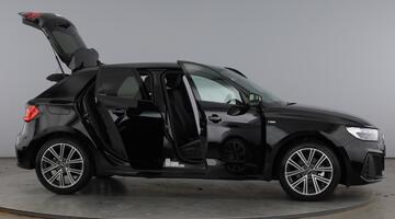 2026 Audi Sportback S line 30 TFSI 116 PS S tronic (Black) - Image: 10
