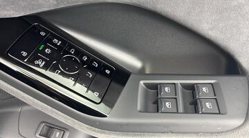 2026 Audi Q6 SUV Black Edition e-tron performance 225,00 kW (Black) - Image: 19