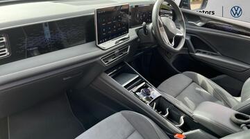 2024 Volkswagen ETSI MHEV Elegance DSG Euro 6 5-door (Blue) - Image: 2
