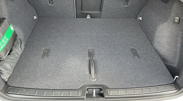 2026 Volvo 2.0 B3 MHEV Ultra Black Edition DCT Auto Euro 6 5-door (White) - Image: 33