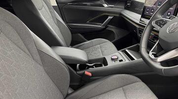 2025 Volkswagen TSI eHybrid 19.7kWh Match DSG Euro 6 5-door (Silver) - Image: 10