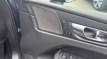 2026 Volvo 2.0 B5 MHEV Plus Pro Auto Euro 6 5-door (Blue) - Image: 24