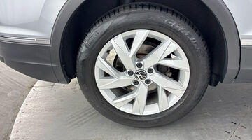2023 Volkswagen TSI Life DSG Euro 6 5-door (Silver) - Image: 30