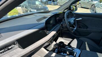 2026 Audi 100kWh Black Edition Auto quattro 5-door (Blue) - Image: 2