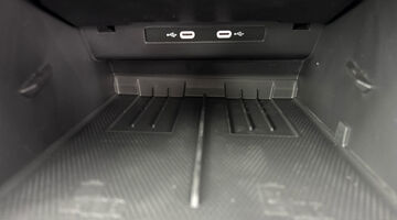 2026 Volkswagen 2.0 TDI Match DSG Euro 6 5-door (Red) - Image: 17