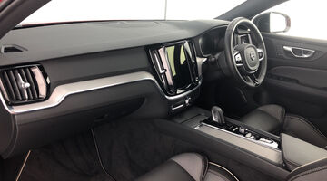 2021 Volvo 2.0 B4 MHEV R-Design Auto Euro 6 5-door (Red) - Image: 3