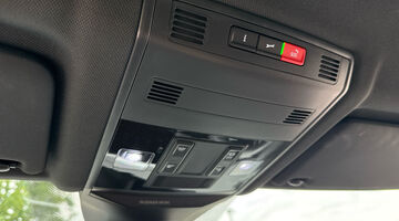 2025 Volkswagen ETSI MHEV R-Line DSG Euro 6 5-door (Red) - Image: 12