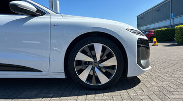2026 Audi Sportback S line e-tron 210,00 kW (White) - Image: 5