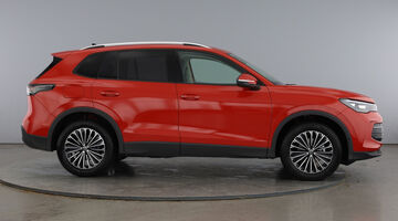 2026 Volkswagen ETSI MHEV Match DSG Euro 6 5-door (Red) - Image: 4