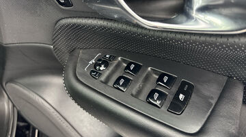 2022 Volvo 2.0 B5 MHEV R-Design Auto 4WD Euro 6 5-door (Black) - Image: 17