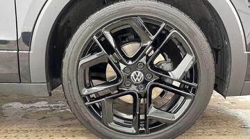 2025 Volkswagen 1.0 TSI Black Edition DSG Euro 6 5-door (Black) - Image: 5