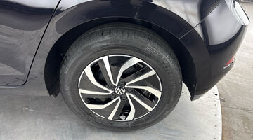 2024 Volkswagen 1.0 TSI Life Euro 6 5-door (Black) - Image: 28