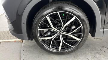 2026 Volkswagen ETSI MHEV Elegance DSG Euro 6 5-door (Black) - Image: 40
