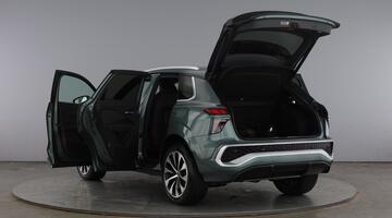 2026 Audi SUV S line e-hybrid 272 PS S tronic (Green) - Image: 11