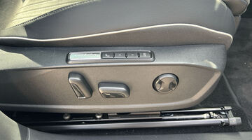 2026 Volkswagen Pro 77kWh Black Edition Auto 5-door (Black) - Image: 30