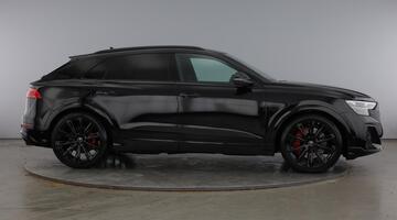 2026 Audi 4.0 TFSI V8 Black Edition Tiptronic quattro Euro 6 5-door (Black) - Image: 4
