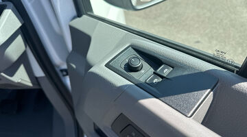 2026 Volkswagen 2.0 TDI CR35 Commerce Plus Auto FWD MWB High Roof Euro 6 5-door (White) - Image: 9