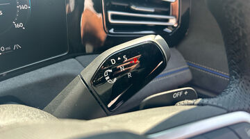 2026 Volkswagen 2.0 TDI R-Line DSG Euro 6 5-door (Black) - Image: 32