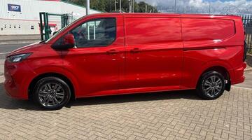2026 Ford 2.080 EcoBlue Limited Auto L1 H1 Euro 6 5-door (Red) - Image: 8