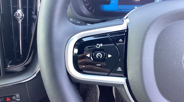 2026 Volvo 2.0 B5 MHEV Plus Black Edition Auto Euro 6 5-door (Black) - Image: 28
