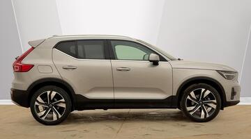 2025 Volvo 2.0 B3 MHEV Ultra Bright DCT Auto Euro 6 5-door (Silver) - Image: 2