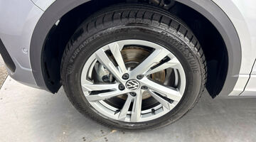 2025 Volkswagen 2.0 TDI R-Line DSG Euro 6 5-door (Silver) - Image: 35