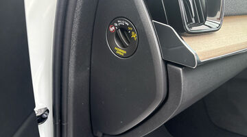 2026 Volvo 2.0 B5 MHEV Plus Auto 4WD Euro 6 5-door (White) - Image: 19