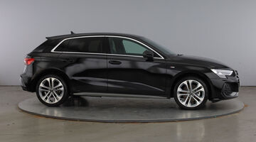 2025 Audi TFSIe 40 S line Sportback S Tronic Euro 6 5-door 17.9kWh (Black) - Image: 4