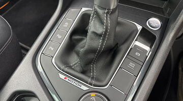 2023 Volkswagen 2.0 TDI R-Line DSG 4Motion Euro 6 5-door (Black) - Image: 16