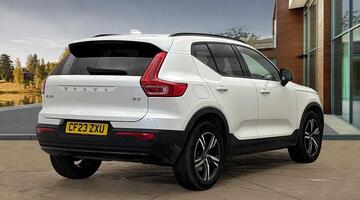 2023 Volvo 2.0 B3 MHEV Plus DCT Auto Euro 6 5-door (White) - Image: 3