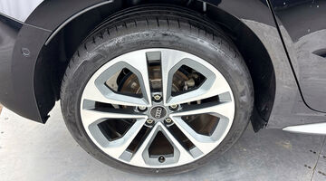 2025 Audi TFSIe 40 S line Sportback S Tronic Euro 6 5-door 17.9kWh (Black) - Image: 28