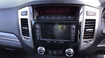 2016 Mitsubishi DI-DC Barbarian Auto 4WD Euro 6 3-door SWB (Silver) - Image: 7