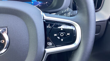 2026 Volvo 2.0 B5 MHEV Plus Black Edition Auto Euro 6 5-door (Black) - Image: 29