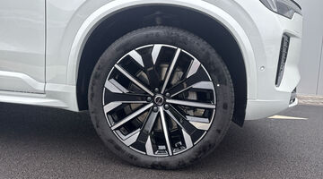 2026 Volvo 2.0 B5 MHEV Plus Auto 4WD Euro 6 5-door (White) - Image: 5