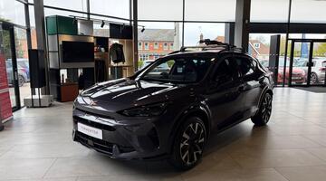 2026 CUPRA ETSI V2 DSG Euro 6 5-door (Dark Void) - Image: 3