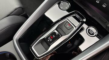 2026 Audi Sportback S line TFSI e 204 PS S tronic (Red) - Image: 7
