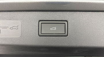 2026 Volkswagen ETSI MHEV R-Line DSG Euro 6 5-door (Grey) - Image: 32