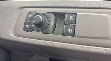 2026 Volkswagen 2.0 TDI T3Commerce Pro Kombi SWB Euro 6 5-door (Black) - Image: 15