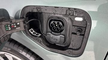 2026 Audi SUV S line e-hybrid 272 PS S tronic (Green) - Image: 38