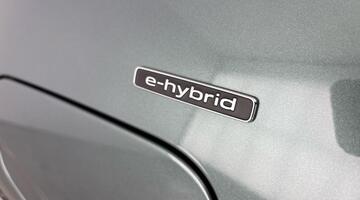 2026 Audi SUV S line e-hybrid 272 PS S tronic (Green) - Image: 37