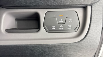 2025 Volkswagen Pro 79kWh Commerce Plus Auto 5-door (White) - Image: 20