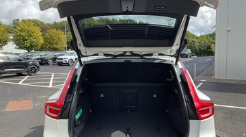 2026 Volvo 2.0 B3 MHEV Ultra Black Edition DCT Auto Euro 6 5-door (White) - Image: 15