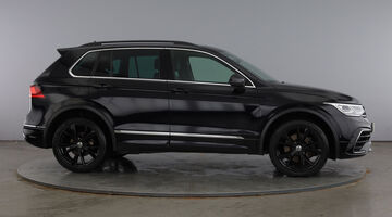 2023 Volkswagen TSI 13kWh R-Line DSG Euro 6 5-door (Black) - Image: 4