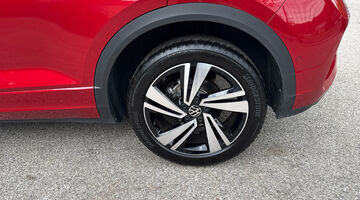 2025 Volkswagen ETSI MHEV R-Line DSG Euro 6 5-door (Red) - Image: 21
