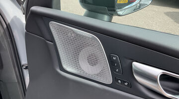 2026 Volvo 2.0 T8 18.8kWh Ultra Black Edition Auto Euro 6 5-door (Grey) - Image: 24
