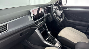 2022 Volkswagen TSI Style DSG Euro 6 5-door (Red) - Image: 2