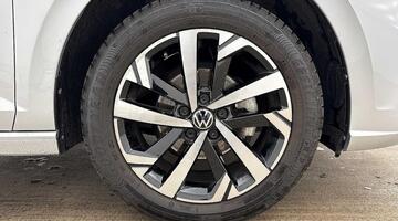 2025 Volkswagen 1.0 TSI Match Euro 6 5-door (Silver) - Image: 5